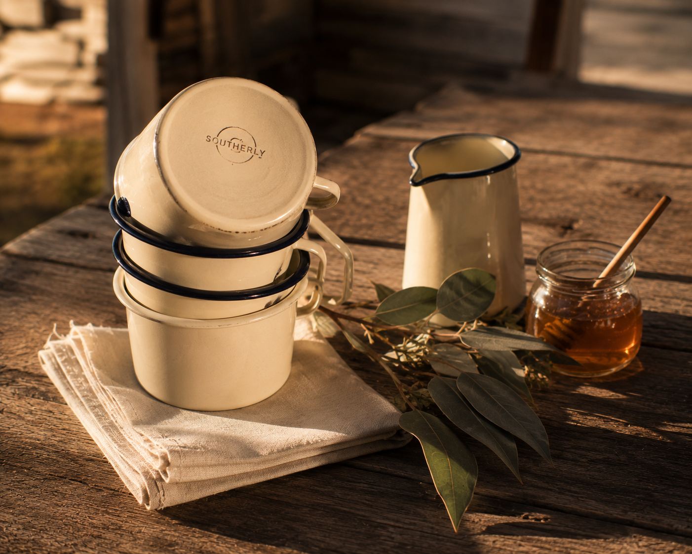 Enamel cup set